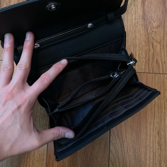 Simple, black over the shoulder side purse - Picture 3 of 3